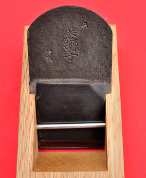 Primer plano Hoja Cepillo japonés para madera Wakajishi Kanna 60mm Japón Japonés herramienta carpintería