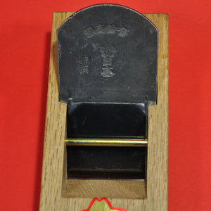 Primer plano cuchilla Cepillo japonés para madera "Sakura Nihon" Kanna 58mm Japón herramienta carpintería
